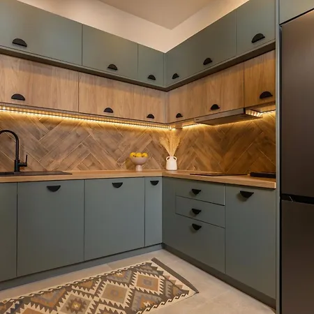 Bella Vista Building B - 100m From Solomos Square, By Zantewize