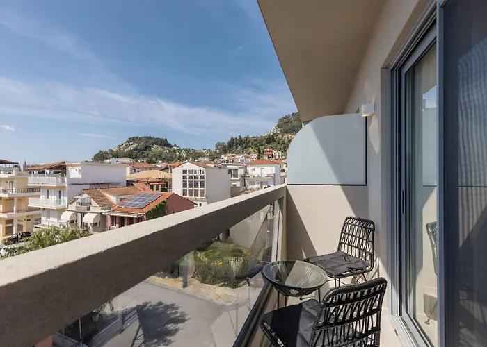 Bella Vista Building B - 100m From Solomos Square, By Zantewize